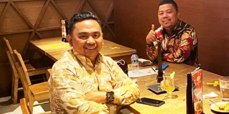 Dua Wakil Pimpinan DPRD Kabupaten Bone Bolango yakni Wakil Ketua DPRD Azan Piola (kanan) dan Wakil Ketua DPRD Zainuddin Pedro Bau (kiri) memberikan dukungan terhadap perhelatan Munas KAHMI untuk dilaksanakan di Sulawesi Utara. (Foto: Istimewa)