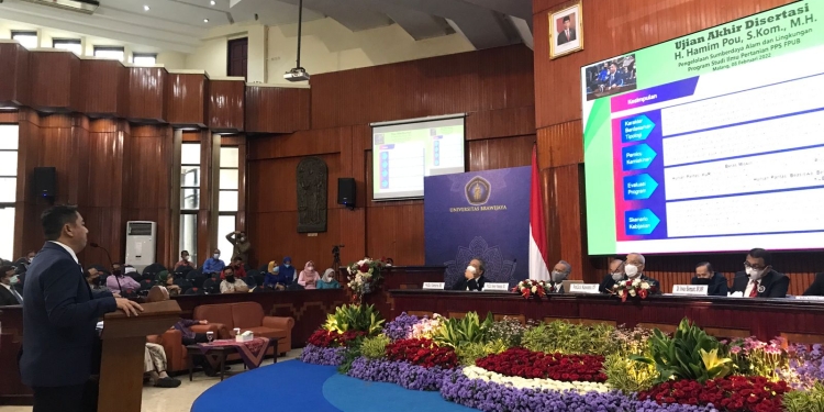 Bupati Bone Bolango Hamim Pou saat menjalani ujian disertasi Program Doktor di Program Studi Ilmu Pertanian PPS Fakutas Pertanian Universitas Brawijaya Malang, Selasa (8/2/2022). (Foto Istimewa)