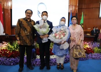 Rasa Bangga Para Kerabat Usai Hamim Pou Raih Gelar Doktor Terbaik di Universitas Brawijaya