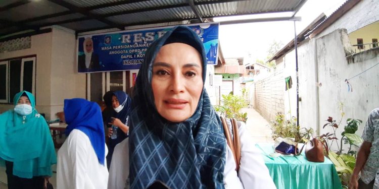 Anggota DPRD Provinsi Gorontalo, Indriani Dunda saat melakukan reses di Kelurahan Bugis, Rabu (9/2/2022) (muhajir/gopos)