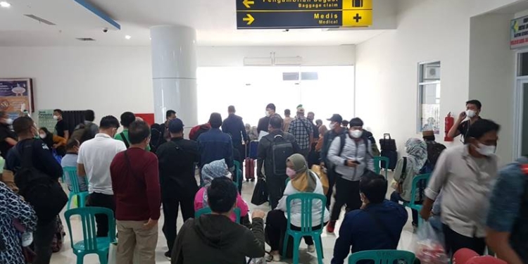 Kerumunan Bandara