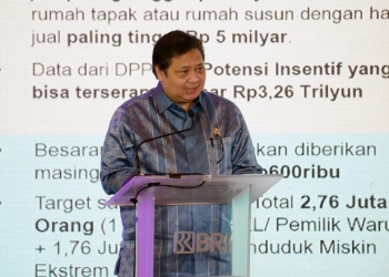 Menteri Koordinator Bidang Perekonomian Airlangga Hartarto saat memberikan sambutan pada acara BRI Microfinance Outlook 2022 di Jakarta, Kamis (10/2/2022). (dok. Kementerian)