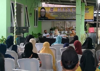 Anggota DPRD Provinsi Gorontalo, Meyke Camaru melakukan reses di Kelurahan Biawao, Kecamatan  Kecamatan Kota Selata, Kota Gorontalo, Jumat (11/2/2022) (muhajir/gopos)