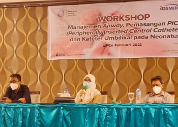 Direktur RSUD dr. Hasri Ainun Habibie Gorontalo, dr. Fitriyanto Rajak yang diwakili Kepala Bidang Pelayanan Medik, dr. Irma Cahyani Ranti ketika membuka kegiatan  Workshop Manajemen Airway, Pemasangan PICC (Peripherally Inserted Central Catheter) dan Kateter Umbilikal Pada Neonatus, Selasa (15/2/2022). foto istimewa