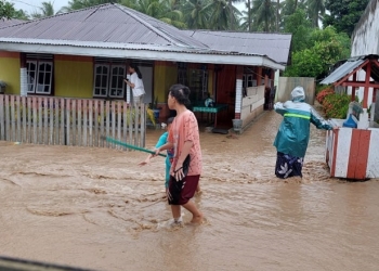 Luapan Sungai Tilamuta menyebabkan banjir di Desa Mohungo, Tilamuta, Boalemo, Jumat (18/2/2022) (istimewa)