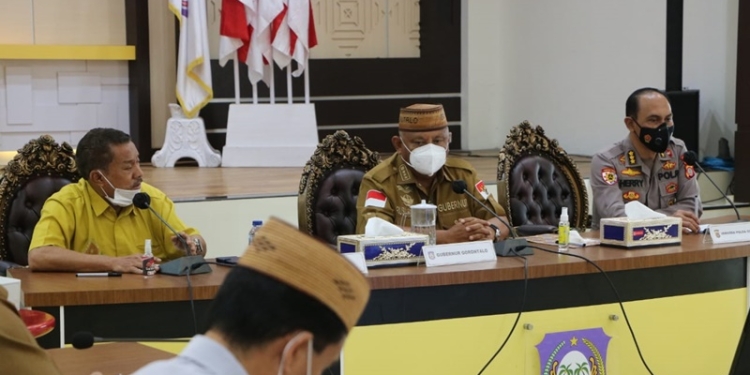 Rapat Forum Komunikasi Pimpinan Daerah (Forkopimda) Provinsi Gorontalo dan Forkopimda Kabupaten/Kota se-Gorontalo, Senin (21/2/2022). (hms/deprov)