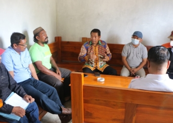 Komisi II Deprov Gorontalo meinjau pemanfaatan KUR bagi petani tebu di Desa Sidomukti, Kecamatan Mootilango, Kabupaten Gorontalo, Kamis (24/2/2022) (hms/deprov)