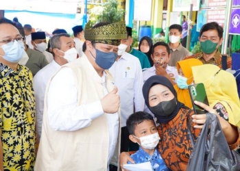 Vaksinasi Airlangga
