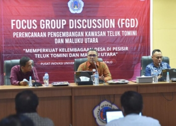 Focus Group Discussion (FGD) perencanaan pengembangan kawasan Teluk Tomini dan Maluku Utara. (dok UNG)