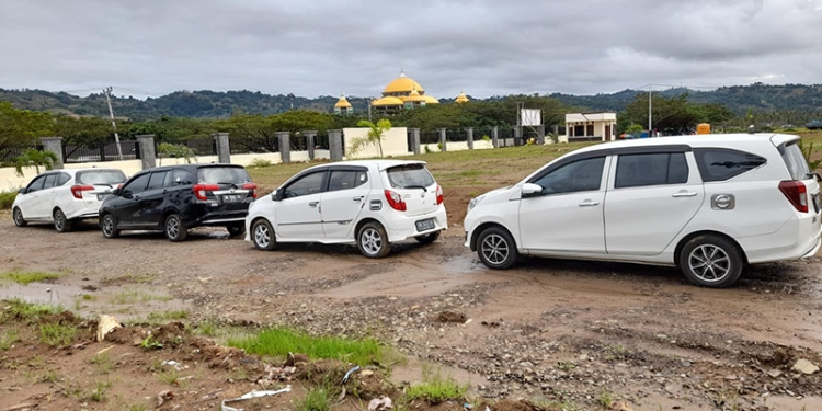 Empat mobil yang menjadi barang bukti kasus penipuan dan penggelapan diamankan Polres Gorontalo Utara