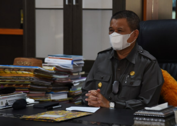 Wagub Gorontalo H. Idris Rahim mengikuti Rakor Peningkatan Pembelian dan Penggunaan Produk Dalam Negeri secara virtual di Gubernuran Gorontalo, Kamis (24/2/2022). (Foto: Haris)