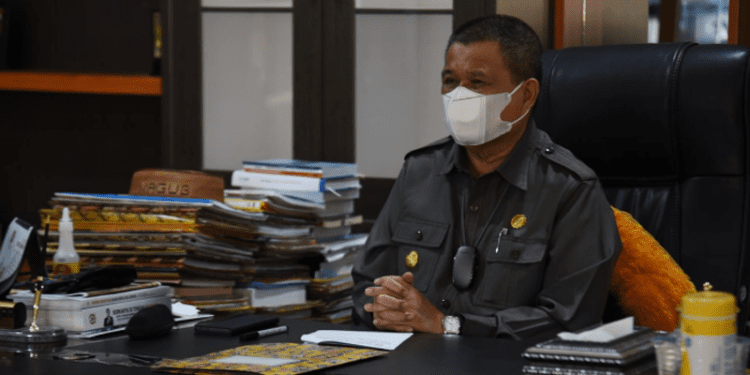 Wagub Gorontalo H. Idris Rahim mengikuti Rakor Peningkatan Pembelian dan Penggunaan Produk Dalam Negeri secara virtual di Gubernuran Gorontalo, Kamis (24/2/2022). (Foto: Haris)
