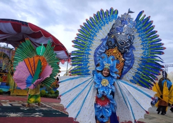 Tomini Fashion Carnaval dari Parigi Moutong, pada Festival Pesona Pohon Cinta, Selasa (22/02/2022). (Yusuf/Gopos)