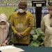 Wagub Gorontalo H. Idris Rahim (kanan) menyaksikan penandatanganan Pakta Integritas oleh aparat Dinas PUPR Provinsi Gorontalo pada Rakor Pembangunan Infrastruktur di Orchardz Hotel Industri, Jakarta Pusat, Senin (7/2/2022). (Foto: Zakir)