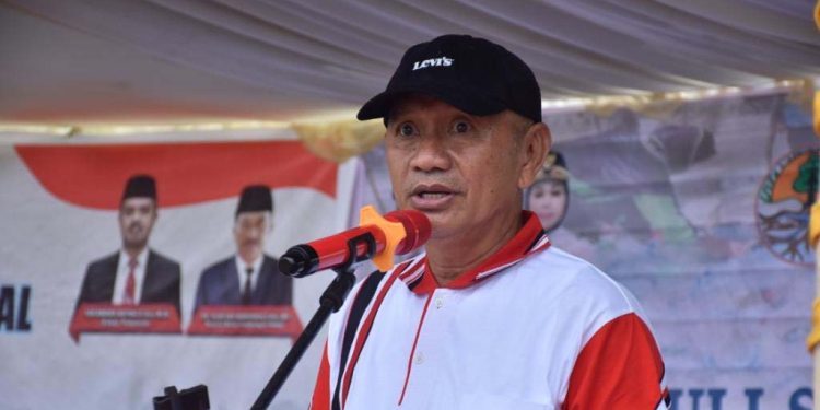 Bupati Pohuwato, Saipul Mbuinga saat memberikan sambutan dalam rangka memperingati HPSN di lapangan GOR Marisa, Senin (21/02/2022). (Foto istimewa).