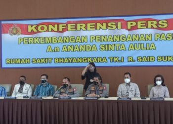 Kepala Biro Penerangan Masyarakat (Karo Penmas) Divisi Humas Polri Brigjen Ahmad Ramadhan saat menghadiri jumpa pers di RS Polri, Kramat Jati, Jakarta Timur, Senin (21/2/2022). (Foto: Humas Polri)