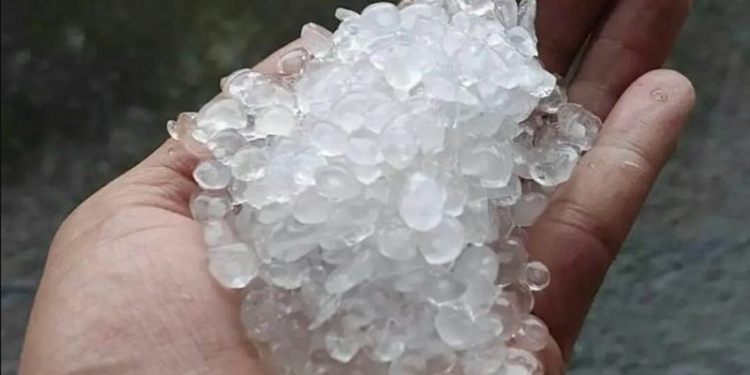 Ilustrasi hujan es. [Istimewa]