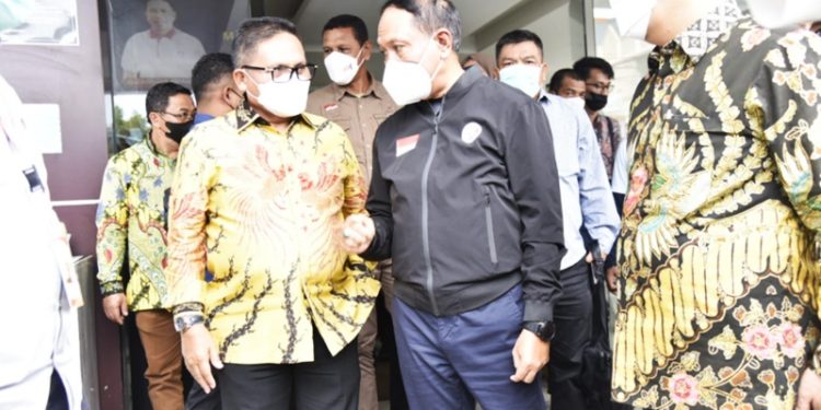 Wali Kota Gorontalo, Marten Taha saat bertemu Menpora Zainudin Amali. (Foto: Istimewa)