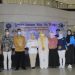 Ketua TP-PKK Provinsi Gorontalo Idah Syahidah (tengah) bersama Kepala BNN Gorontalo dan temu lainnya berfoto bersama pada pelaksanaan lomba senam on drugs, yang digelar oleh Badan Narkotika Nasional (BNN) Provinsi Gorontalo, Jumat (11/2/2022). (Foto – Rival)