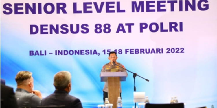 Kapolri Jenderal Listyo Sigit memberikan pengarahan di acara Senior Level Meeting Detasemen Khusus (Densus) 88 Antiteror Polri di Bali. (Foto: Humas Polri)