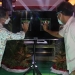 Bupati Gorontalo Nelosn Pomalingo, saat meresmikan lampu jalan PJU saat HUT Kelurahan Bolihuangga ke 238. Sabtu, (08/01/2022). (Foto: istimewa).