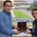 Bupati Gorontalo, Nelson Pomalingo (kiri) menyambangi Pemerintah Provinsi Jawa Barat dalam hal ini oleh Gubernur Jawa Barat, Ridwan Kamil (kanan), Jumat (25/2/2022). (Istimewa)