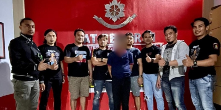 Kepolisian Daerah (Polda) Gorontalo Polda Gorontalo melalui Team Resmob Polda Gorontalo bersama Team Resmob Pandawa Polres Gorontalo berhasil mengamankan TD (54). (Foto: Humas Polda Gorontalo)