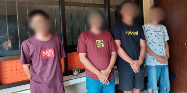 Tim Rajawali Polres Gorontalo Kota bersama Tim Resmob Polda Gorontalo berhasil mengamankan 4 terduga pelaku penganiayaan terhadap korban Raynaldy Adiprathama Olii yang merupakan anggota Polri, Senin (21/02/2022). (Foto: Humas Polda Gorontalo)