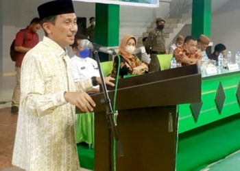 Bupati Gorontalo Nelson Pomalingo mengadakan evaluasi kinerja aparat desa bersama seluruh aparat desa se Kabupaten Gorontalo di GOR David-Tonny, Jumat (28/1/2022). (Foto: Istimewa