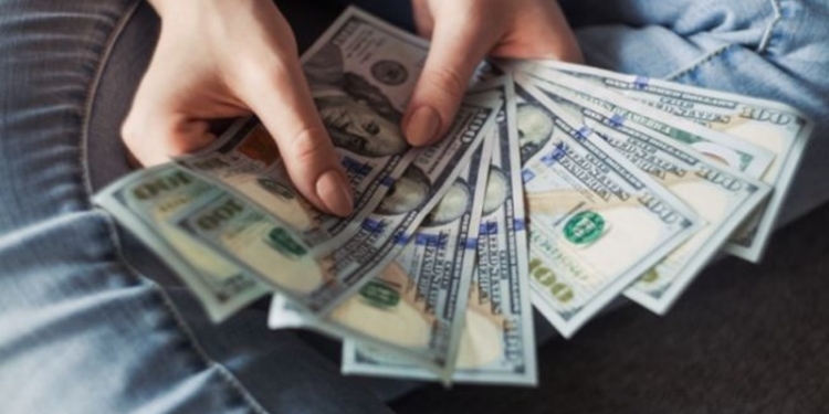 Ilustrasi uang kertas (unsplash.com/@alexandermils)