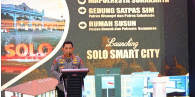 Kapolri Jenderal Listyo Sigit Prabowo saat menghadiri kegiatan peresmian Gedung Mako Polresta Surakarta, Gedung Satpas SIM Polres Sukoharjo, Gedung Satpas SIM Polres Wonogiri, Rusun Polresta Banyumas, Rusun Polres Demak, hingga me-launching Solo Smart City. (Foto: Humas Polri)