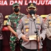 Kapolri Jenderal Listyo Sigit Prabowo kembali meninjau pelaksanaan vaksinasi serentak di 34 provinsi di Indonesia. Kali ini, Kapolri meninjau secara langsung pelaksanaan vaksinasi di kawasan Candi Borobudur, Magelang, Jawa Tengah, Jumat (18/2/2022). (Foto: Humas Polri)