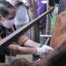 Bupati Gorontalo, Nelson Pomalingo saat menghadiri pelaksanaan vaksin antrax di kelurahan Hutuo yang diselenggarakan PDHI untuk merayakan HUT ke-69 Perhimpunan Dokter Hewan Indonesia (PDHI) oleh Dinas Perikanan dan Kesehatan Hewan Kabupaten Gorontalo, Sabtu (15/1/2022). (Foto: Istimewa)