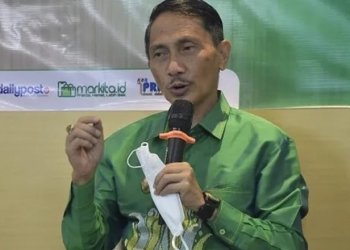 Bupati Gorontalo Nelson Pomalingo, saat menjadi narasumber dalam Talkshow UMKM. Jumat, (07/01/2022). (Foto: Istimewa).