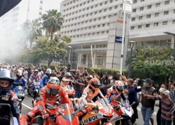 Foto: Parade Pebalap MotoGP melewati kawasan Bundaran HI (Suara.com)