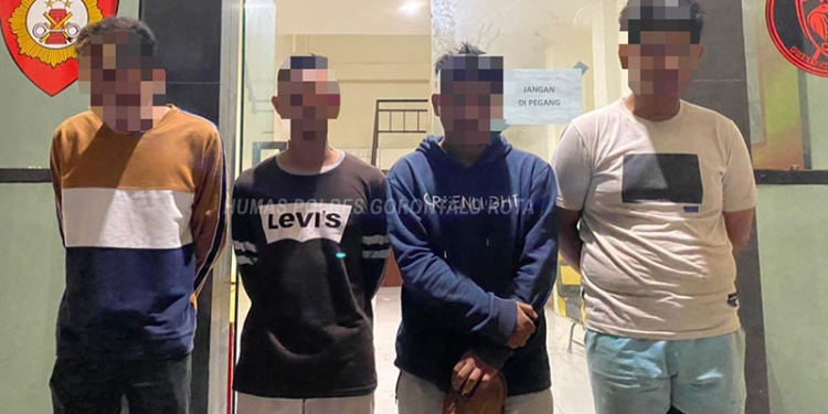 Empat pemuda diamankan Polres Gorontalo Kota dalam penertiban aksi balap liar di bundaran Hulonthalo Indah, Kamis (3/3/2022). (Humas Polres Gorontalo Kota)