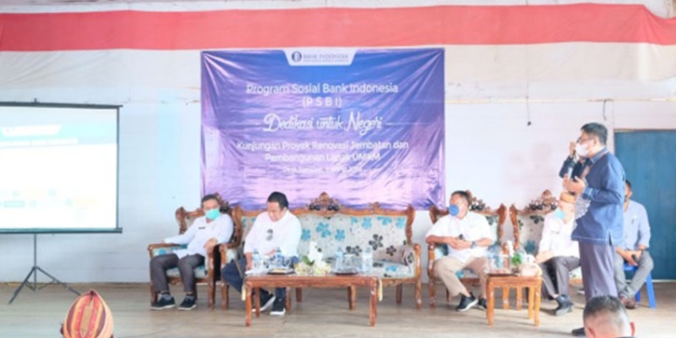 Wakil Ketua DPR RI, Rachmat Gobel, mengunjungi progres PSBI peningkatan daya tarik wisata Torosiaje di Desa Torosiaje Laut, Kecamatan Popayato, Pohuwato, Rabu (9/3/2022). (BI Gorontalo)