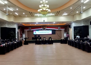 Rapat paripurna internal DPRD Kota Gorontalo, tentang pembacaan usulan pokok-pokok pikiran DPRD pembangunan 2023. Rabu (2/3/2022). Foto : Sari/gopos
