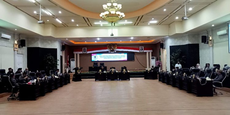 Rapat paripurna internal DPRD Kota Gorontalo, tentang pembacaan usulan pokok-pokok pikiran DPRD pembangunan 2023. Rabu (2/3/2022). Foto : Sari/gopos