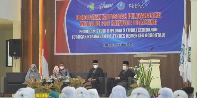 Kegiatan Penguatan Kapasitas Pelayanan KB Melalui Pre Service Training Program Studi Diploma Tiga Kebidanan Jurusan Kebidanan Poltekkes Kemenkes Gorontalo, di Poltekkes Kemenkes Gorontalo, Rabu (2/3/2022). (Foto: Putra/Gopos)
