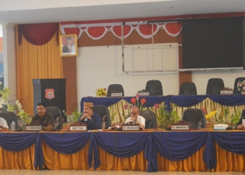 EVALUASI PAD TRIWULAN I - Rapat Dengar Pendapat (RDP) yang dilaksanakan oleh DPRD Kabupaten Bone Bolango bersama OPD dilingkungan Pemerintah Daerah Kabupaten Bone Bolango di Ruang sidang DPRD Kabupaten Bone Bolango, Jumat (4/3/2022). (Foto: Putra/Gopos)