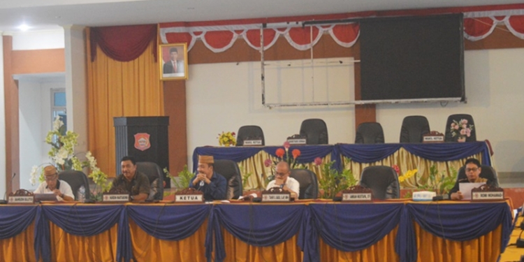 EVALUASI PAD TRIWULAN I - Rapat Dengar Pendapat (RDP) yang dilaksanakan oleh DPRD Kabupaten Bone Bolango bersama OPD dilingkungan Pemerintah Daerah Kabupaten Bone Bolango di Ruang sidang DPRD Kabupaten Bone Bolango, Jumat (4/3/2022). (Foto: Putra/Gopos)