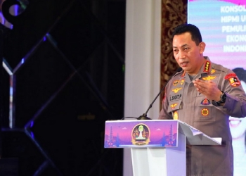 Kapolri saat menjadi salah satu pemateri di acara Forum Bisnis Sidang Pleno HIPMI dengan tema 'Kolaborasi Pengusaha Muda dalam Mendorong Pemulihan Ekonomi Nasional Pasca-Pandemi' di Hotel Trans Resort Bali, Jumat (18/3/2022). (Foto: Humas Polri)