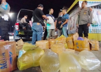 Kepolisian Resor Gorontalo melalui Kegiatan Operasi Pekat I Otanaha 2022, berhasil menyita 275 Liter minuman keras jenis Cap Tikus yang berasal dari Provinsi Sulawesi Utara dan akan dibawa kewilayah Provinsi Sulawesi Tengah. Jum’at dini hari (25/03/2022). (Humas Polres Gorontalo)
