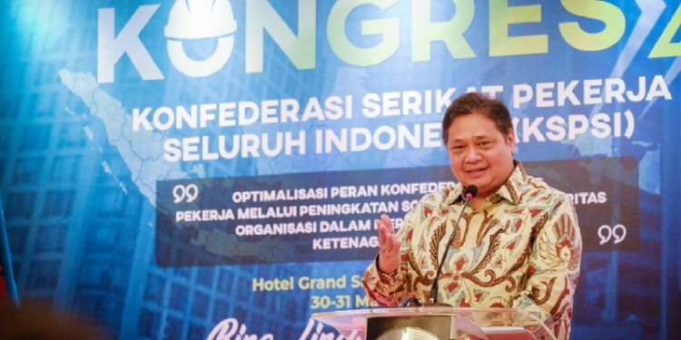Menteri Koordinator Bidang Perekonomian Airlangga Hartarto saat “Pembukaan Rapat Kerja Nasional (Rakernas) Konfederasi Serikat Pekerja Seluruh Indonesia (KSPSI) dan Kongres X KSPSI Tahun 2022”, di Jakarta, Rabu (30/3).