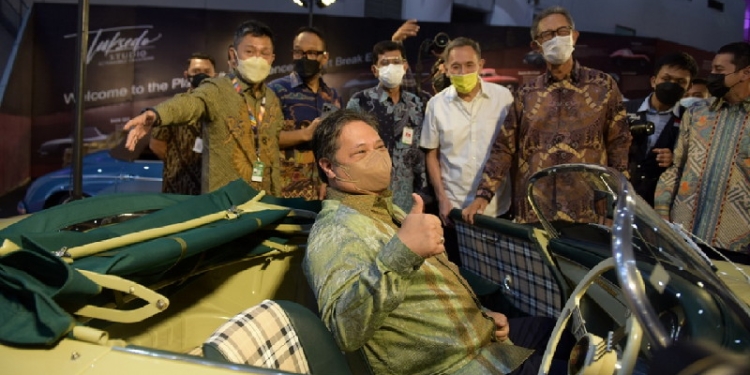 Menteri Koordinator Bidang Perekonomian Airlangga Hartarto resmi membuka pameran otomotif Jakarta International Motor Show (IIMS) Hybrid 2022 yang digelar di JIEXPO Kemayoran, Jakarta.