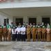 Mahasiswa KKS dan PKLT, Wakil Bupati Merlan S. Uloli saat menyambut dan melepas secara resmi sebanyak 935 mahasiswa IAIN Sultan Amai Gorontalo dan 291 mahasiswa Poltekkes Gorontalo yang akan melaksanakan KKS dan PKLT di Kabupaten Bone Bolango, di sela-sela pelaksanaan apel kerja awal pekan di halaman Kantor Bupati Bone Bolango, Senin (7/2/2022). (Foto AKP/Diskominfo)