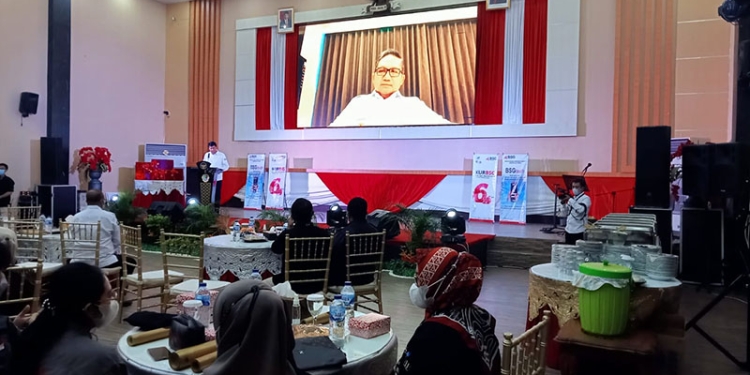 Wali Kota Gorontalo, mengikuti serangkaian kegiatan launching KUR Bank SulutGo melalui Daring, Rabu (30/3/2022). Foto : Sari/gopos