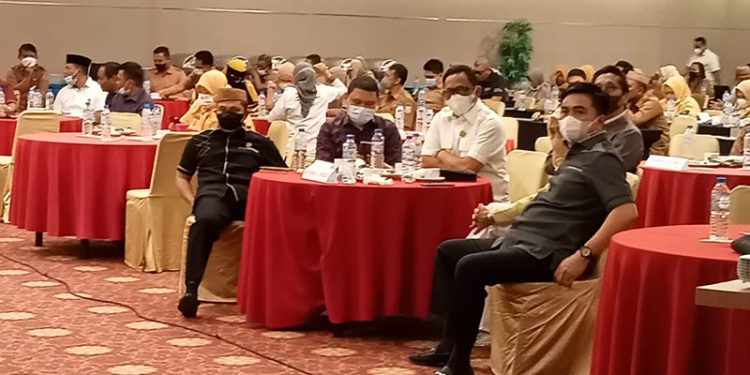 Seluruh anggota komisi C DPRD Kota Gorontalo ikuti forum OPD pekerjaan infrastruktur tahun 2023 di hotel maqna. Selasa (1/3/2023). Foto : Sari/gopos
