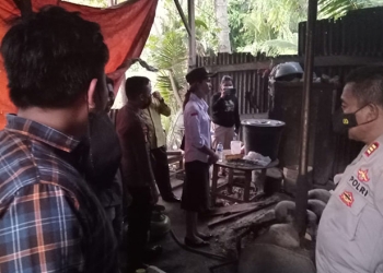 Polres Gorontalo Utara menggerebek lokasi pembuatan miras cap tikus di Desa Bohusan, Kecamatan Gentuma Raya, Gorontalo Utara, Kamis (24/3/2022). (istimewa)